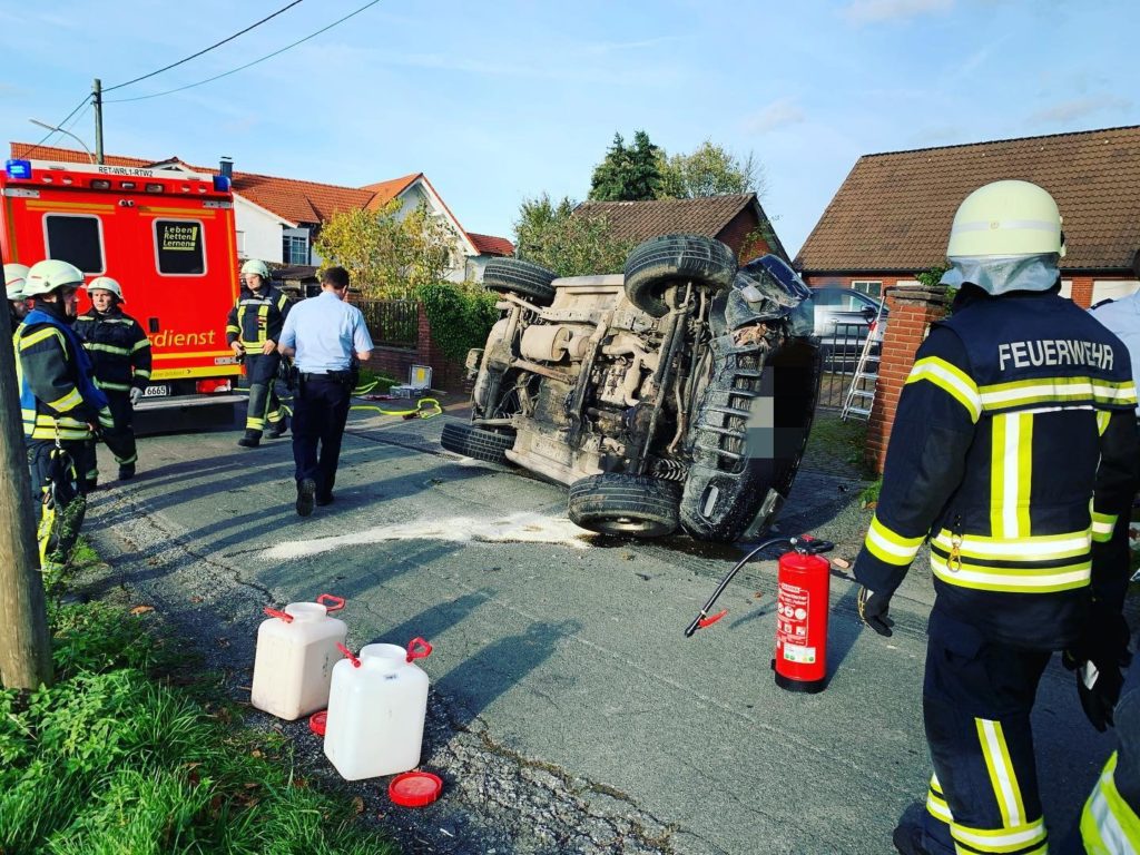 TH 2 | PKW Im Graben, Person Eingeschlossen – Feuerwehr Wickede (Ruhr ...